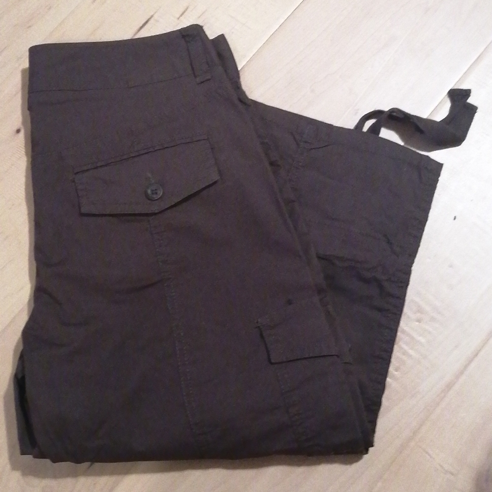 NWOT,Caribbean Joe ,dark brown ,ladies capris, size 4 petite